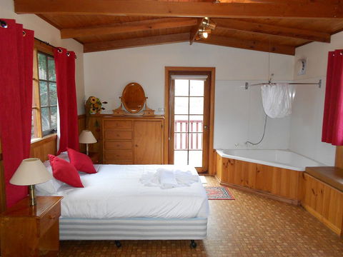 Eastcoast Central Watersedge Resort - Accommodation Gladstone 2