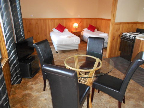 Eastcoast Central Watersedge Resort - Accommodation Gladstone 3
