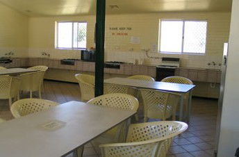 Sunset Beach Holiday Park - Accommodation Gladstone 2