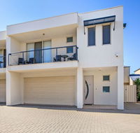 Century 21 SouthCoast The Residence - Accommodation Gladstone