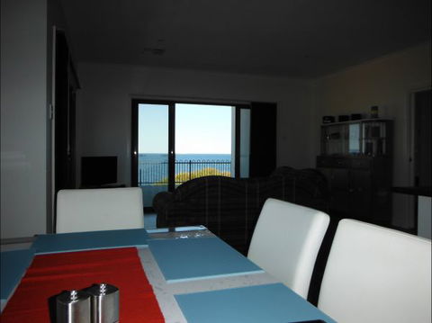 Coastal Getaway - Accommodation Gladstone 1