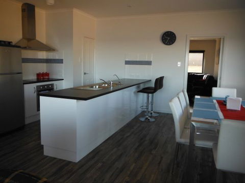 Coastal Getaway - Accommodation Gladstone 2