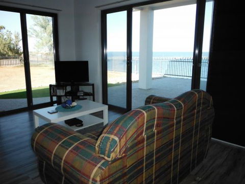 Coastal Getaway - Accommodation Gladstone 3