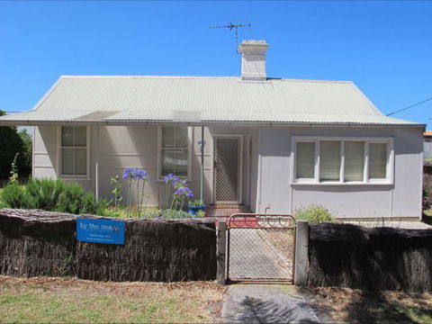 Holly's Holiday Home - Accommodation Gladstone 0