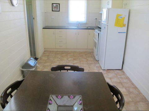 Holly's Holiday Home - Accommodation Gladstone 1