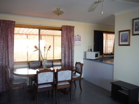 Kenny's Retreat - Accommodation Gladstone 2