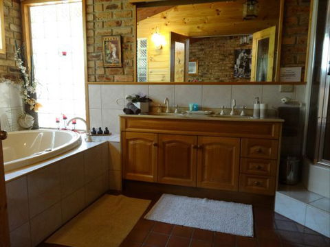 Whistle Stopover - Accommodation Gladstone 9