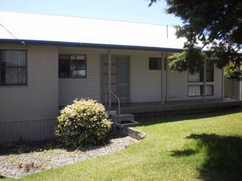 Anchors Aweigh - Accommodation Gladstone 4