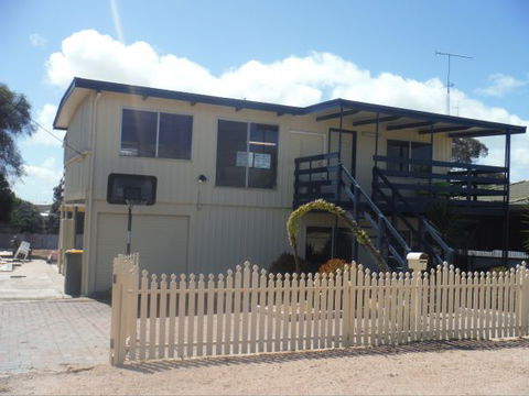 Costa To Coast - Accommodation Gladstone 0