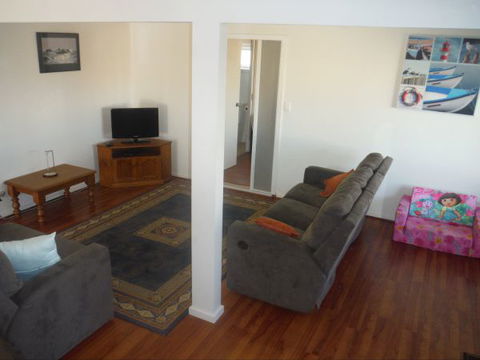 Costa To Coast - Accommodation Gladstone 1