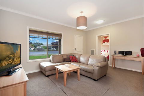 Hamilton Accommodation - Accommodation Gladstone 0