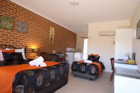 Top Of The Town Motor Inn Yackandandah - Accommodation Gladstone 7