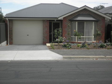 C&C's Bed And Breakfast - Accommodation Gladstone 1