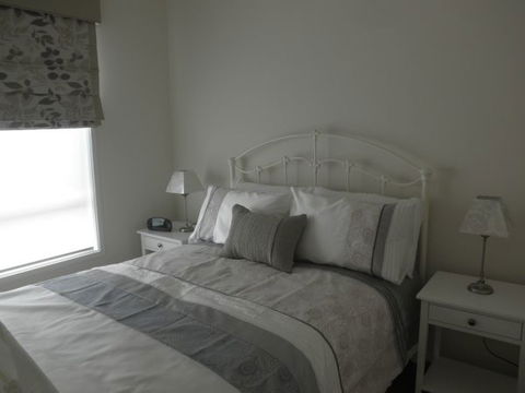 C&C's Bed And Breakfast - Accommodation Gladstone 4
