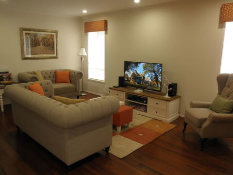 C&C's Bed And Breakfast - Accommodation Gladstone 7