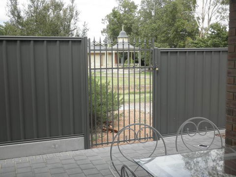 C&C's Bed And Breakfast - Accommodation Gladstone 10
