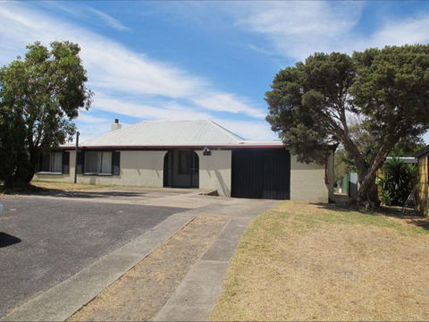 Carthew Street Holiday Home - Accommodation Gladstone 0