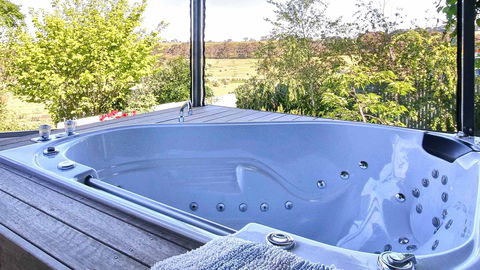 A Way To Relax At Welcome Springs Country Stays - Accommodation Gladstone 0