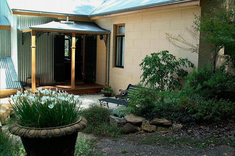 Tizzana Winery Bed And Breakfast - Accommodation Gladstone 3