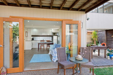 Akama Vista - Couple's Retreat - Accommodation Gladstone 1