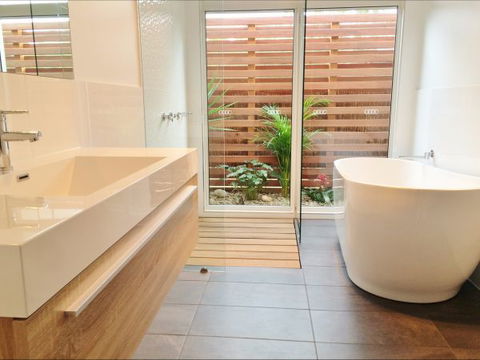 All Decked Out: Lake Conjola - Accommodation Gladstone 1