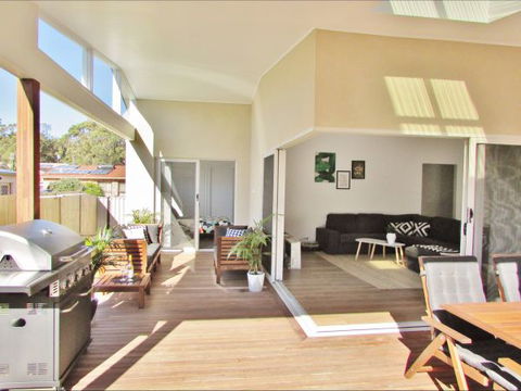 All Decked Out: Lake Conjola - Accommodation Gladstone 2