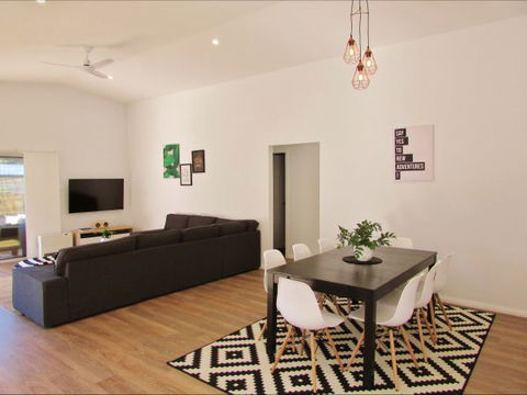 All Decked Out: Lake Conjola - Accommodation Gladstone 4