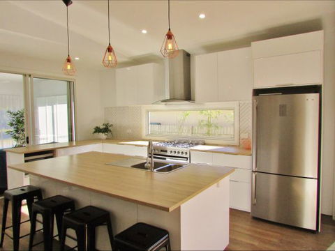 All Decked Out: Lake Conjola - Accommodation Gladstone 6