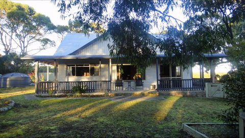 Arties Cottage Accommodation - Accommodation Gladstone 0