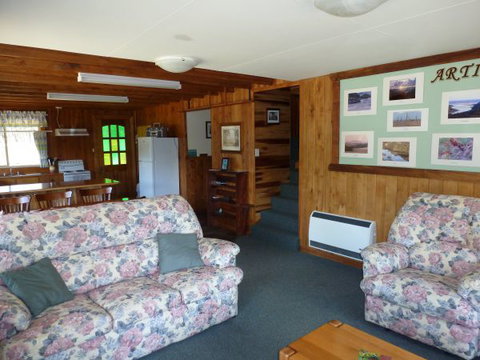 Arties Cottage Accommodation - Accommodation Gladstone 1