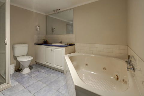 Ashmont Motor Inn And Apartments - Accommodation Gladstone 4