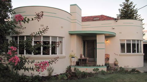 B&B Wodonga - Art Deco Accommodation - Accommodation Gladstone 0