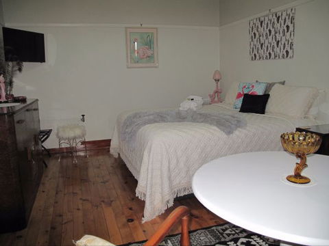 B&B Wodonga - Art Deco Accommodation - Accommodation Gladstone 2