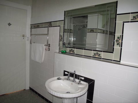 B&B Wodonga - Art Deco Accommodation - Accommodation Gladstone 9