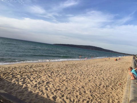 Barefoot Beach Stays - Accommodation Gladstone 3