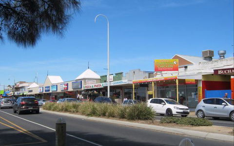 Barefoot Beach Stays - Accommodation Gladstone 6