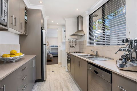 Banjo's On Paterson - Accommodation Gladstone 3