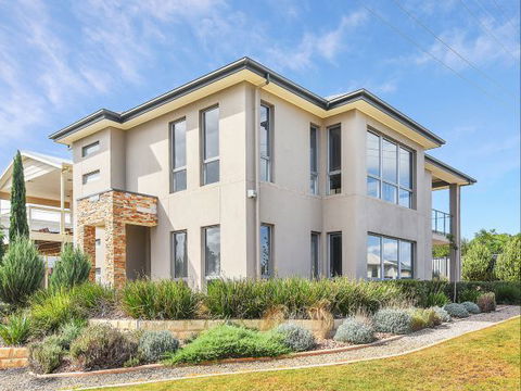 BEAUMONT HOUSE - Accommodation Gladstone 0
