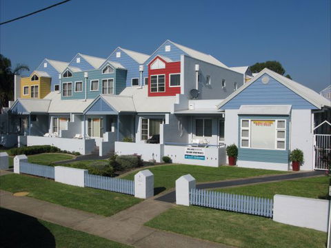 Bluedock Apartments - Accommodation Gladstone 0
