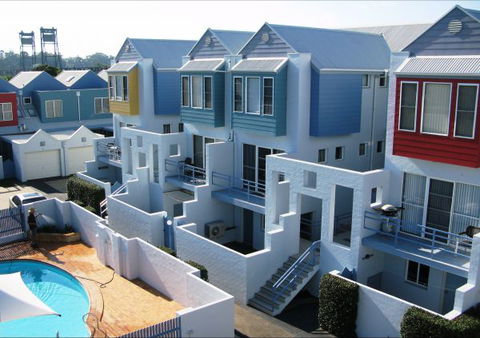 Bluedock Apartments - Accommodation Gladstone 1
