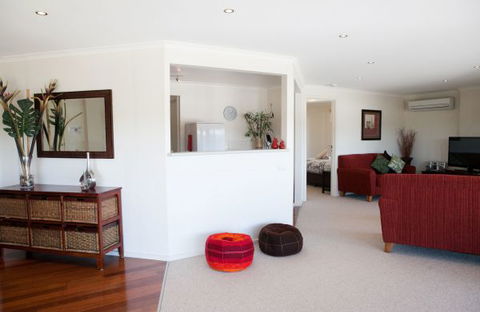 C-Deck Beach House Apartment - Accommodation Gladstone 5