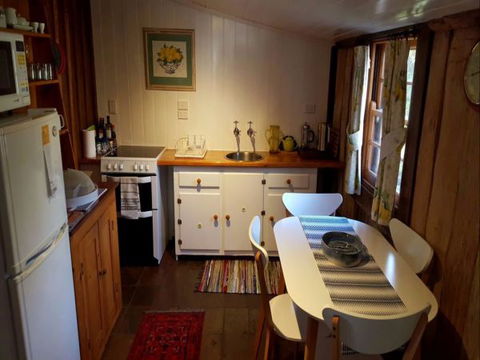 Cameron's Cottage - Accommodation Gladstone 1