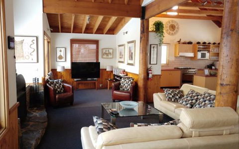 Cloud 9 Alpine Lodge - Accommodation Gladstone 3