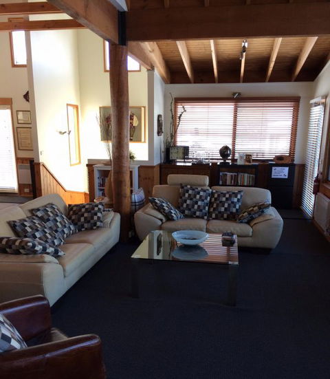 Cloud 9 Alpine Lodge - Accommodation Gladstone 4