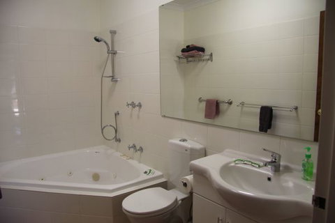 Coranda Lodge B And B - Accommodation Gladstone 2