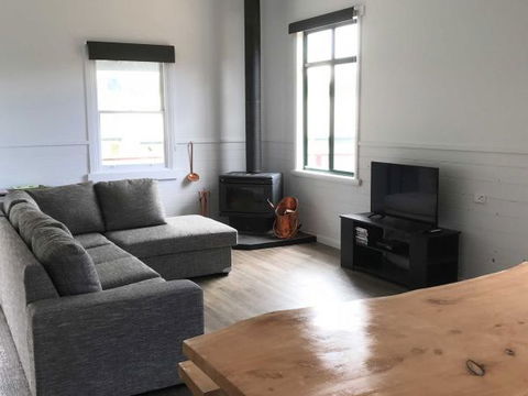 Derby Digs Cottage - Accommodation Gladstone 5