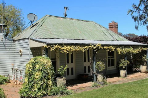 Drayshed Cottage - Accommodation Gladstone 0