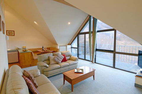 Falls Creek Country Club - Accommodation Gladstone 4