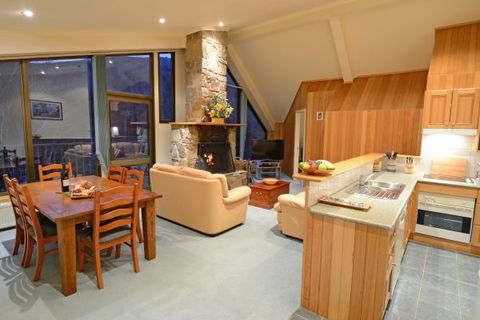 Falls Creek Country Club - Accommodation Gladstone 5