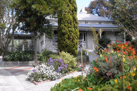 Fairbank House - Accommodation Gladstone 0